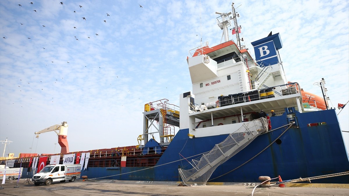 Gazze’ye insani yardım ulaştıracak ’15. İyilik Gemisi’ Mersin’den uğurlandı